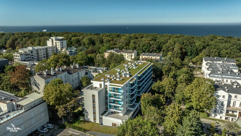 Property building, Day, Natural landscape, Bird's eye view, Sea view, Street view, Location