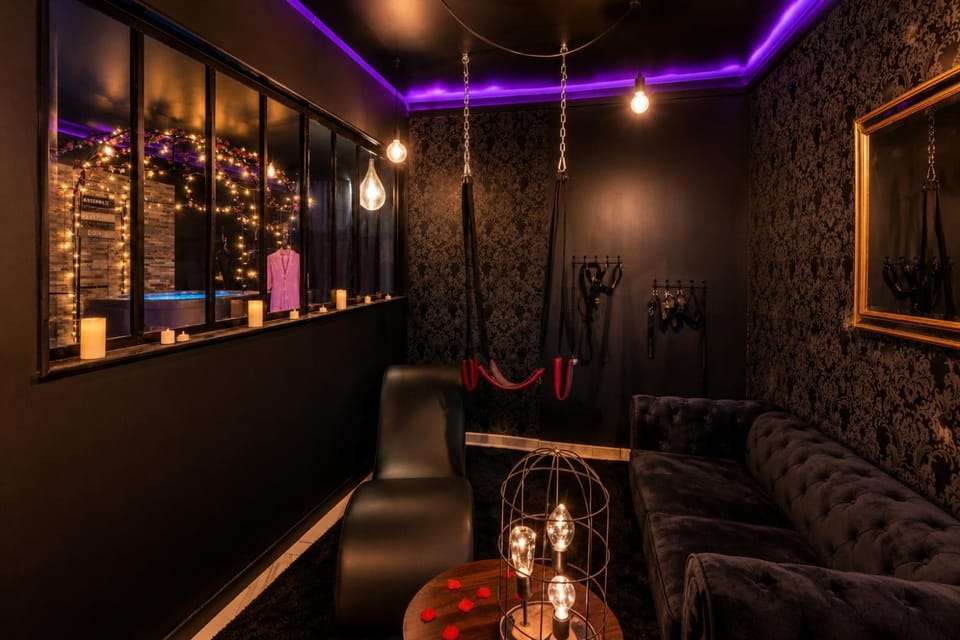 Sweet SECRET'S JACUZZI Love hotel in Auvergne-Rhône-Alpes