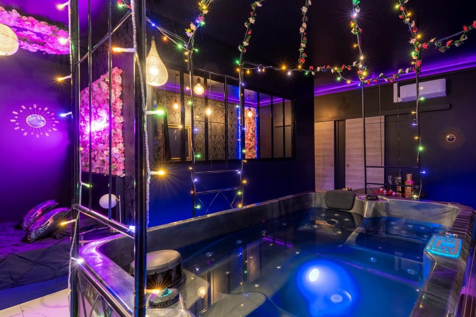 Sweet SECRET'S JACUZZI Love hotel in Auvergne-Rhône-Alpes