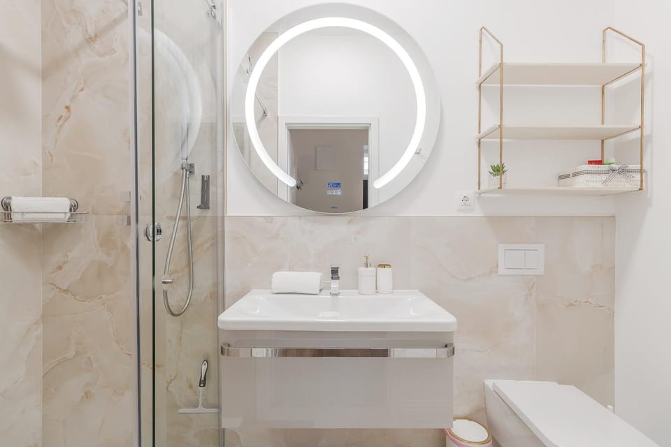 Shower, Toilet, Bathroom, towels