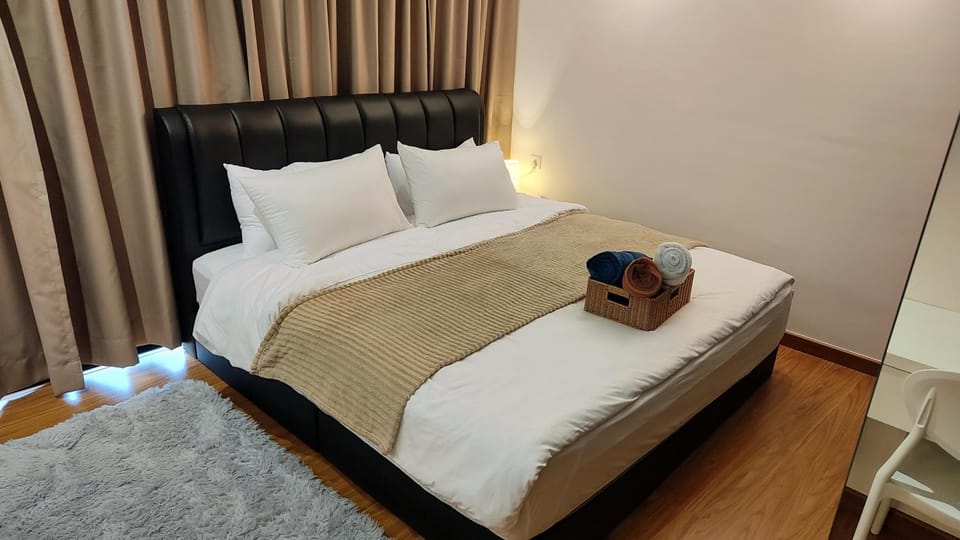 Bed, Bedroom, towels