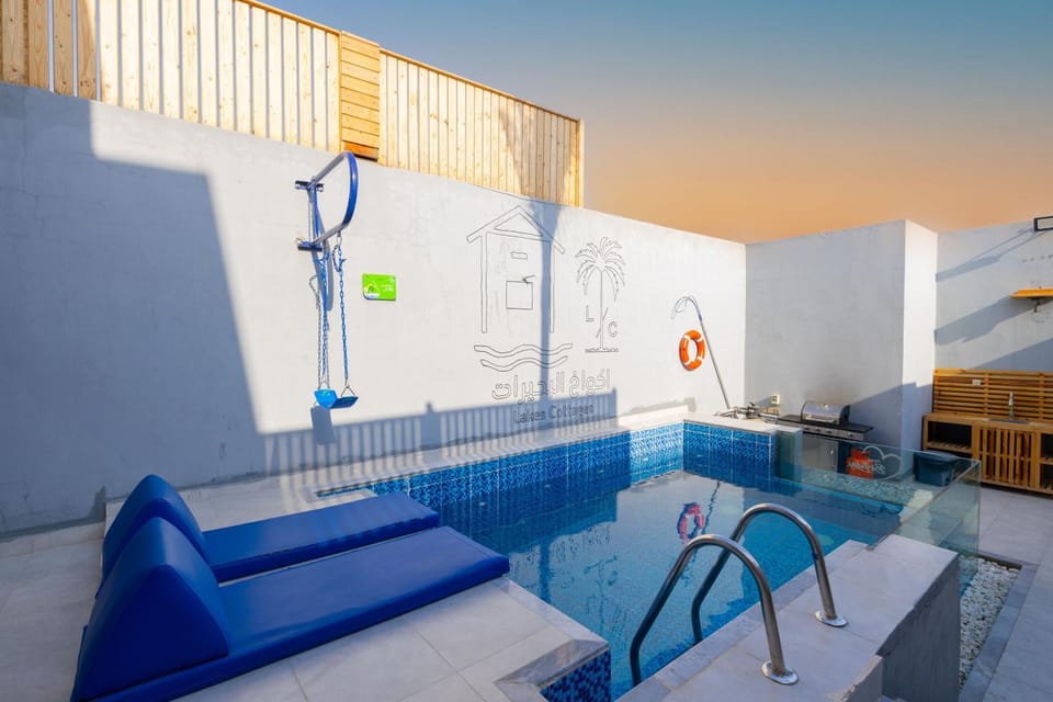 Pool view, Swimming pool, sunbed