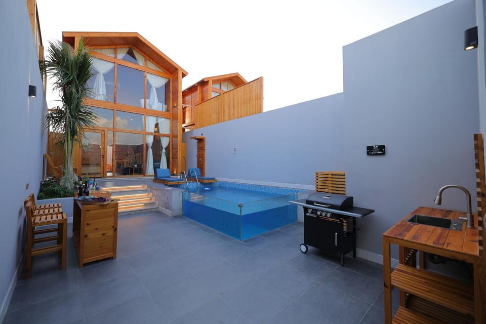 Patio, Day, Swimming pool, sunbed