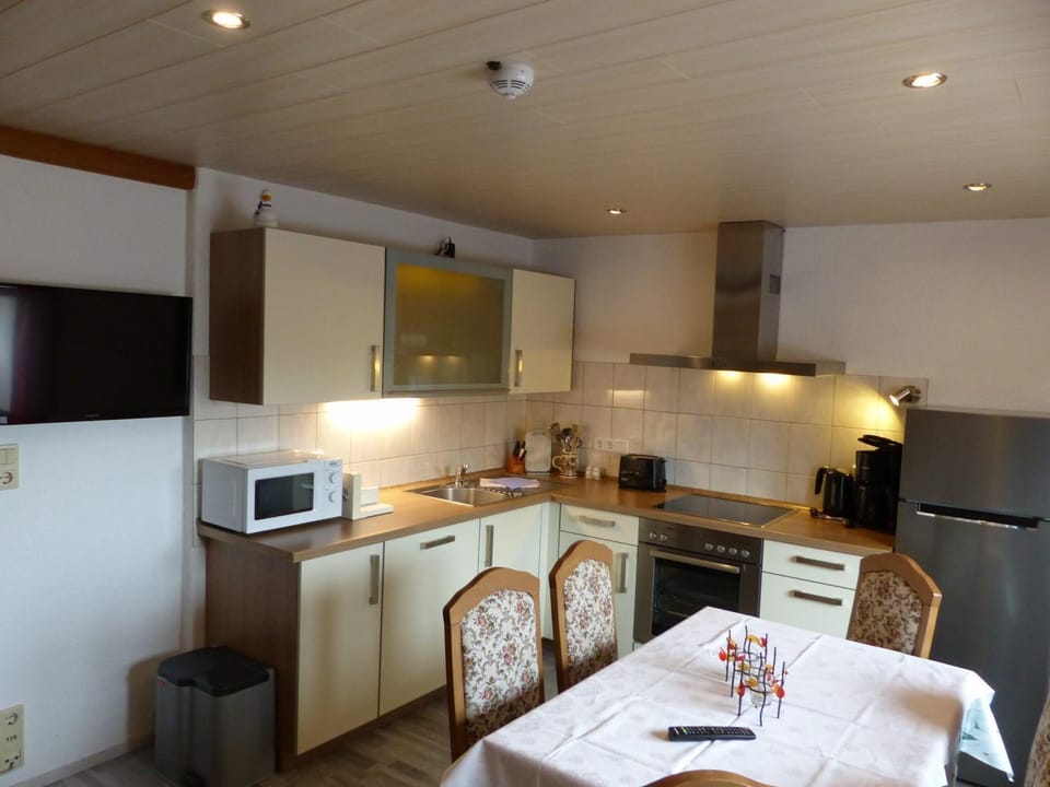 TV and multimedia, Kitchen or kitchenette, Living room, Seating area, Dining area, dishwasher, minibar, stove, toaster, kitchen
