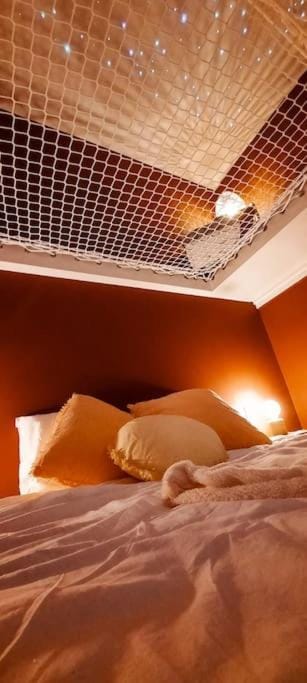 Suite Évasion Céleste Balnéo et Ciné proche Zénith Apartment in Saint-Étienne