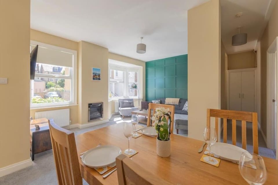 The Sunlit Sea Retreat Apartment in Dover District