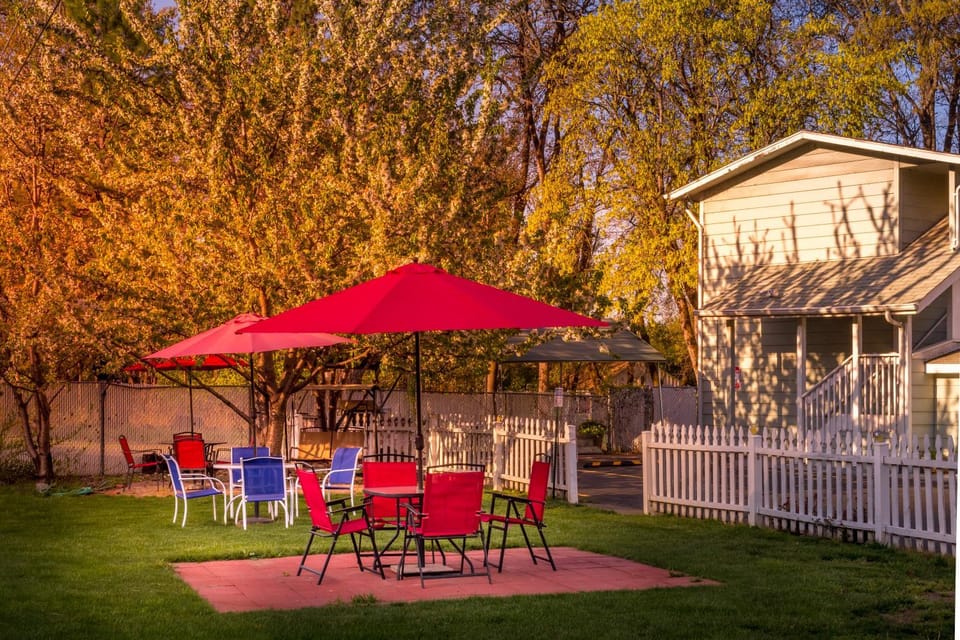 Maple Leaf Motel Motel in Shady Cove