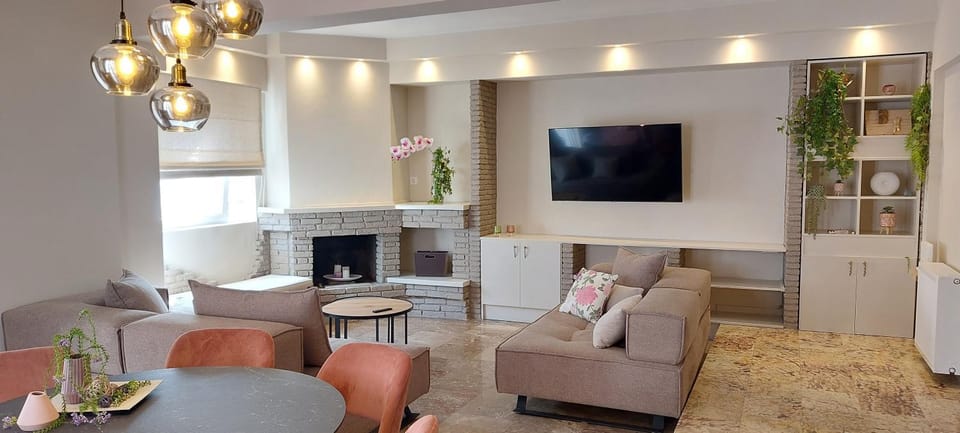 Living room, Seating area, Dining area, flat iron