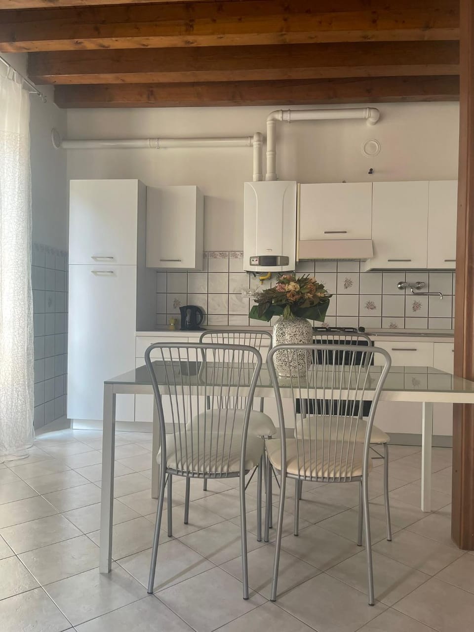 Kitchen or kitchenette, Dining area, stove