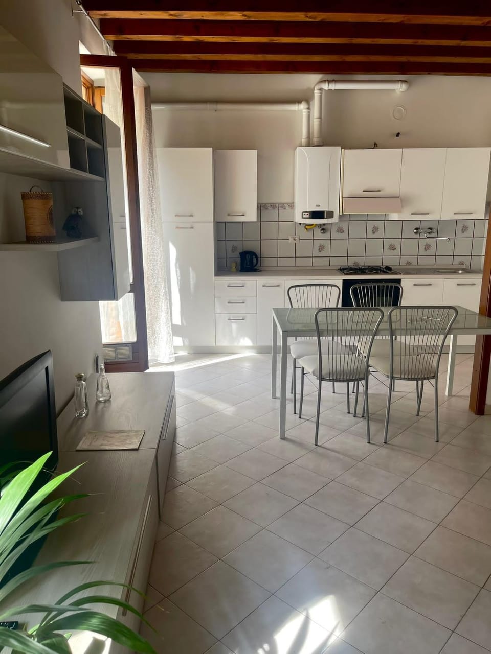 Kitchen or kitchenette, Seating area