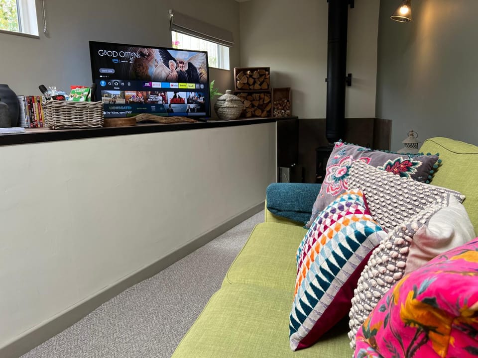 TV and multimedia, Living room, Seating area