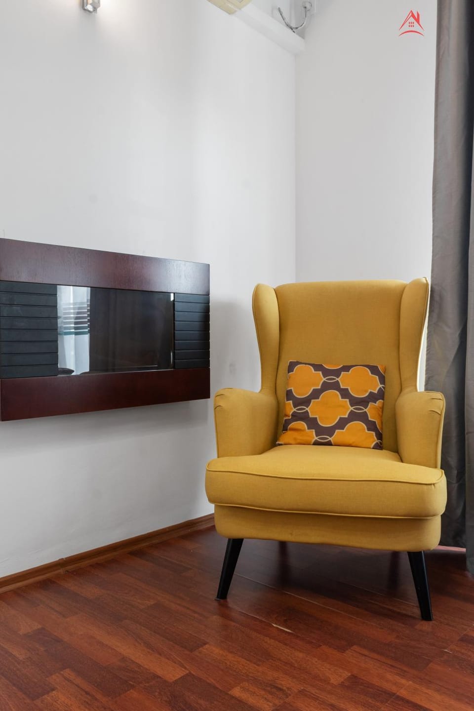 Seating area, fireplace