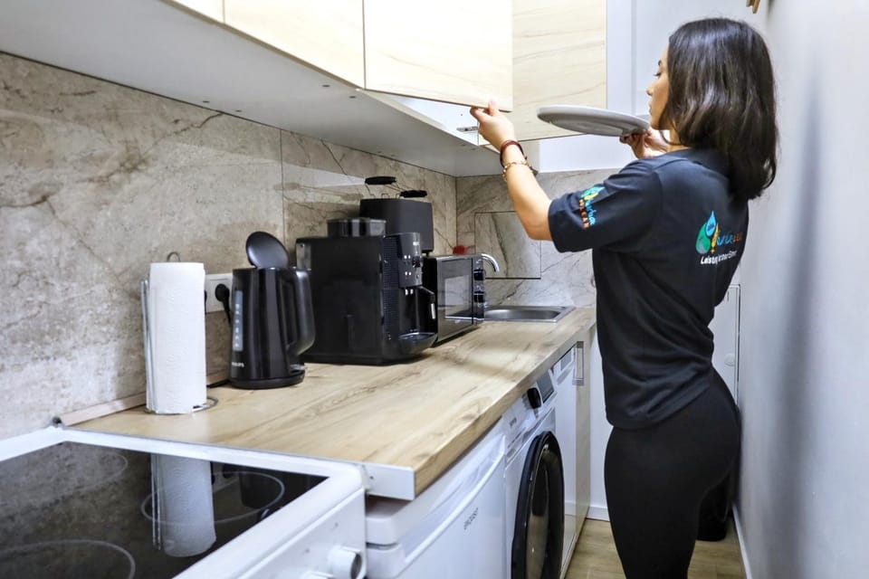 Coffee/tea facilities, Kitchen or kitchenette, dishwasher, microwave, oven, stove, stove, toaster, towels, washing machine, kitchen, kitchen