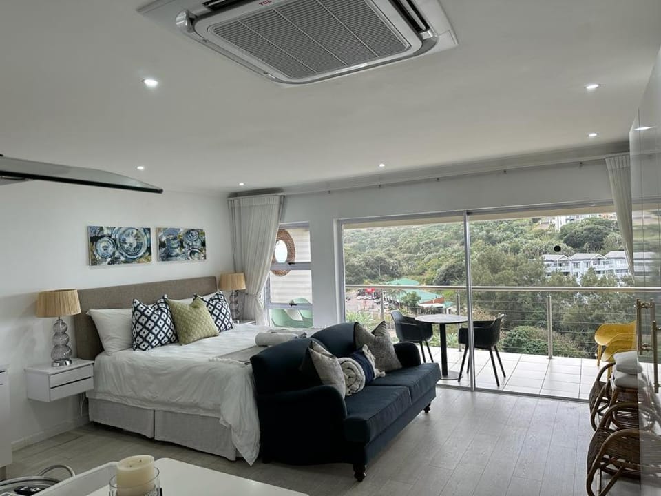 Bed, View (from property/room), Balcony/Terrace, Photo of the whole room, Seating area, Bedroom, air conditioner