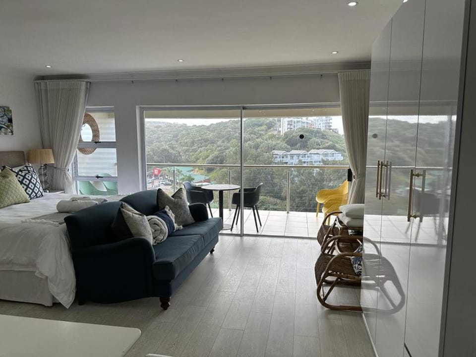Umdloti Holiday Resort Apartment 514 - Amazing Breaker & Ocean Views Apartment in KwaZulu-Natal
