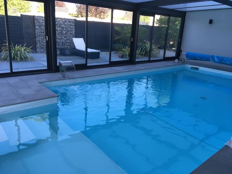 chambre d'hote dans villa avec piscine Bed and Breakfast in Pays de la Loire