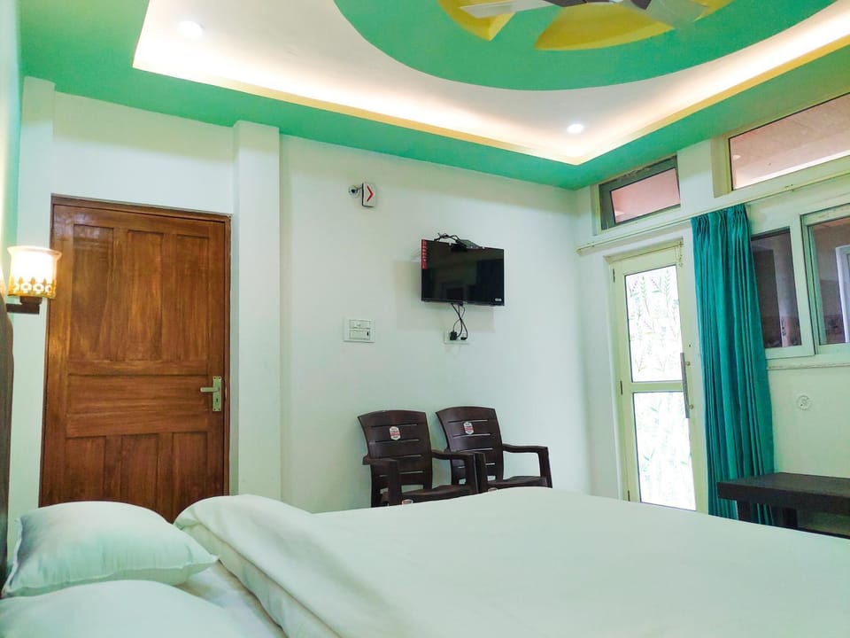 Communal lounge/ TV room, Bed, TV and multimedia, Photo of the whole room, Evening entertainment, Bedroom