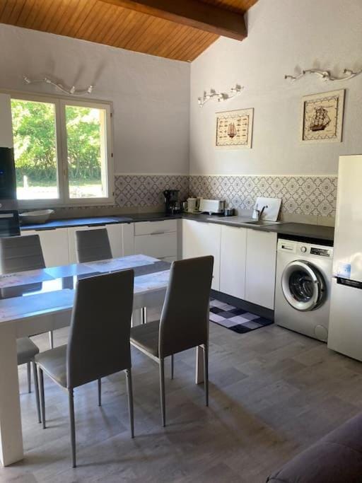Maison avec piscine Climatisation et jardin clôturé animaux, acceptés Apartment in Nouvelle-Aquitaine
