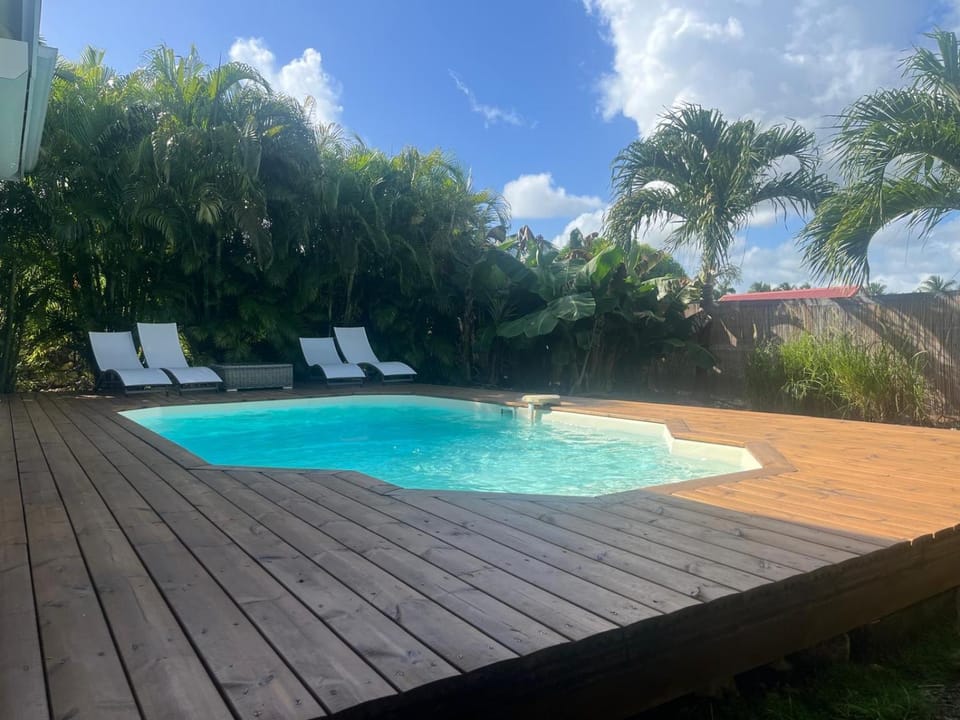 VILLA ANA 5 minutes à pied des plages House in Sainte-Anne