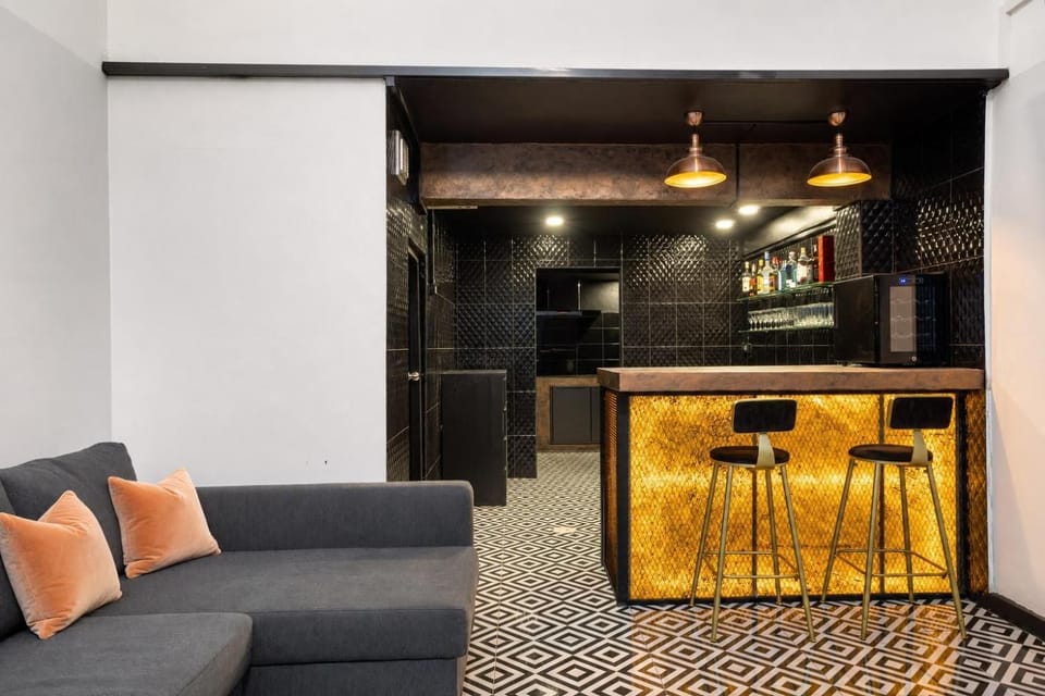 Kitchen or kitchenette, Seating area