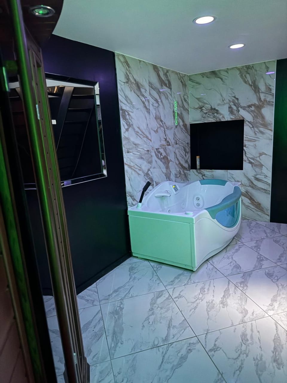 Maison Appartement Triplex avec jacuzzi et sauna House in Saint-Étienne