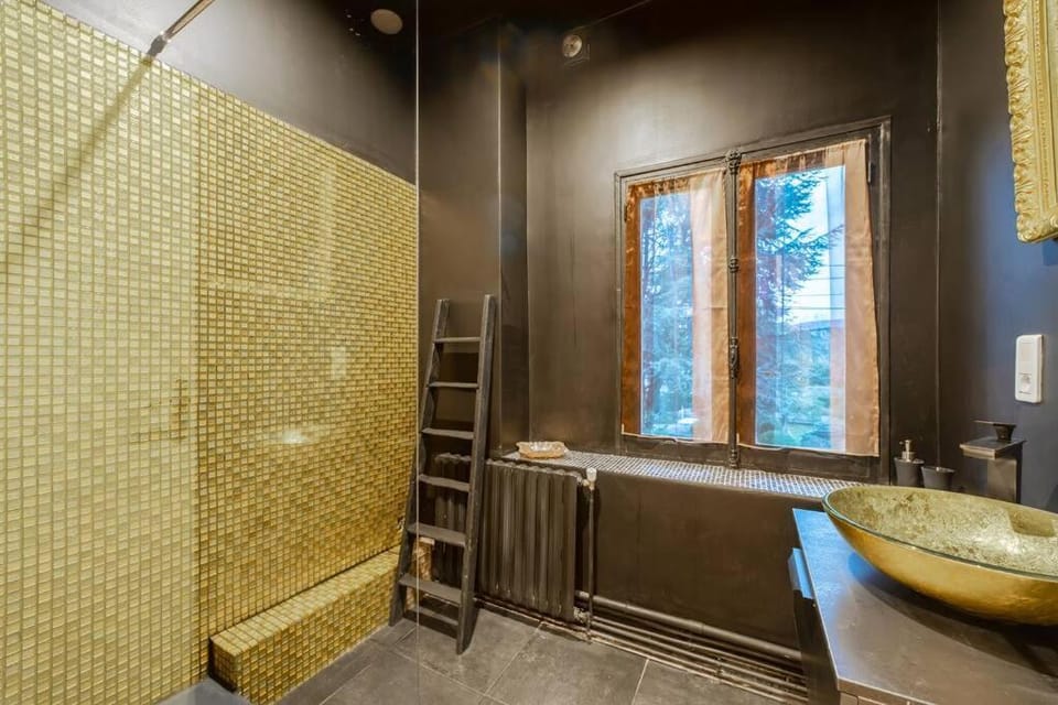 L'AppartOsé, triplex jacuzzi, love room Aix-les-Bains Apartment in Tresserve