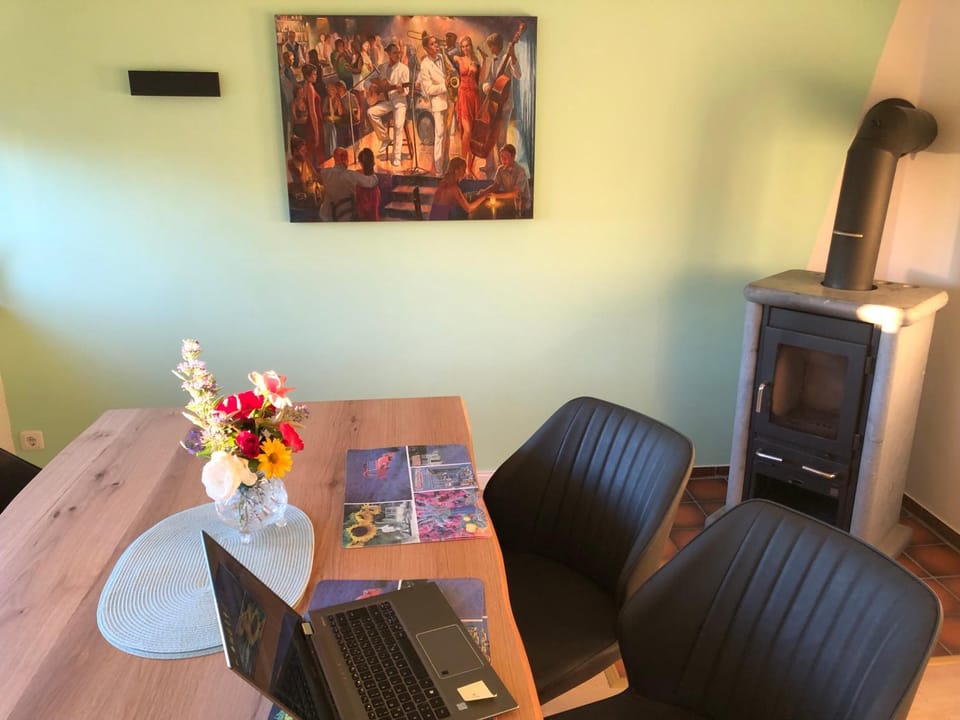 Seating area, Dining area, flat iron