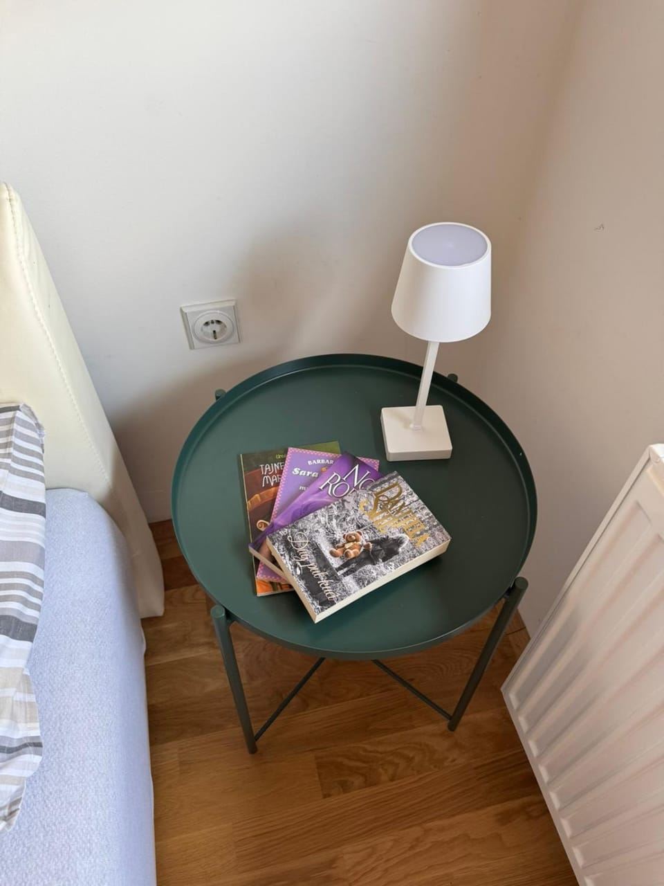 Bedroom, internet, internet