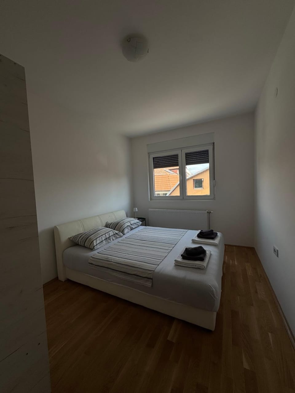 Bed, Day, Photo of the whole room, Bedroom, heating, heating, internet, internet, towels, wardrobe