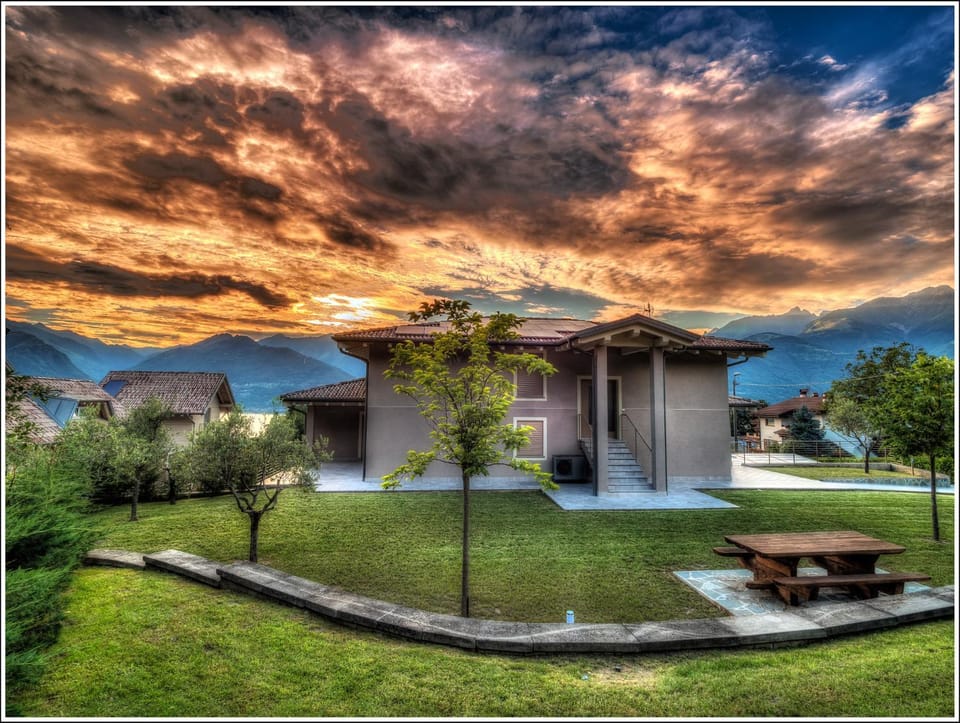 Villa TaDi LaRo Luxury Panorama Comer See Colico Apartment in Colico