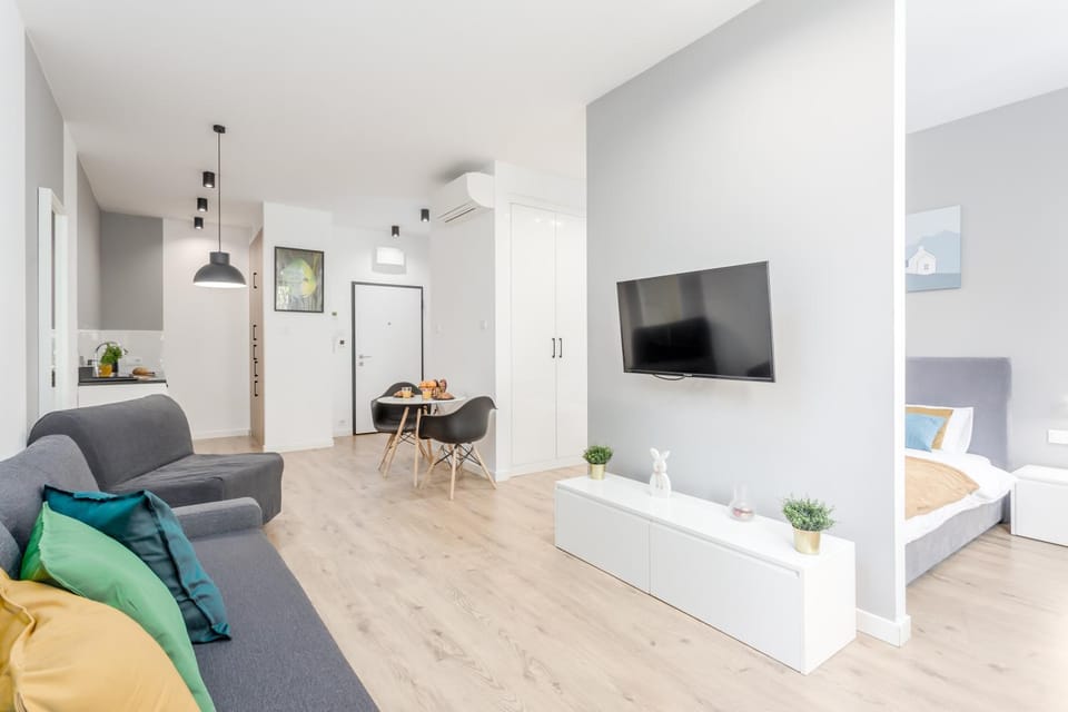 Bed, TV and multimedia, Kitchen or kitchenette, Photo of the whole room, Seating area