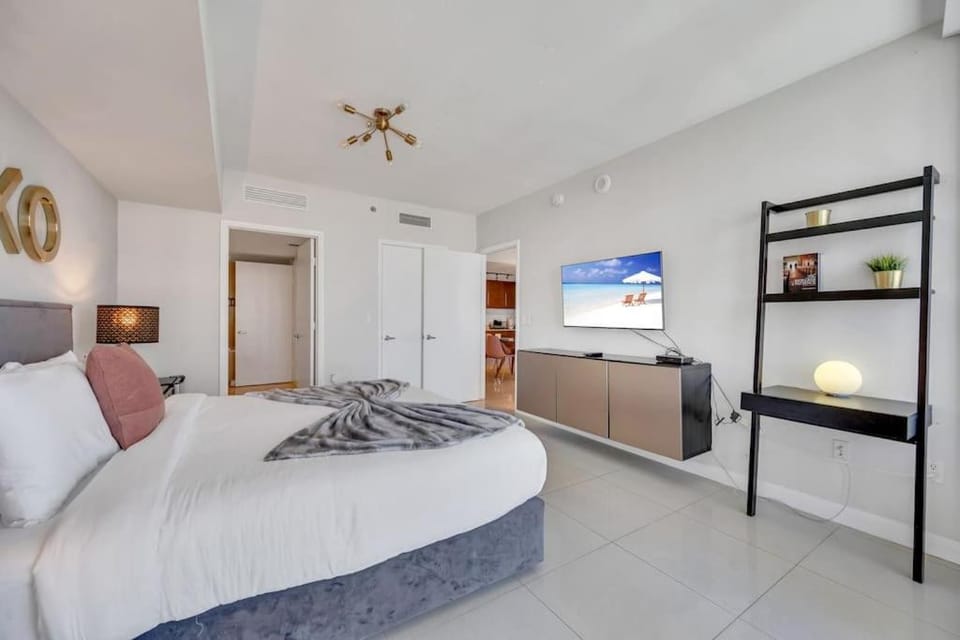 Icon Luxury 34th Floor Amazing Oceanview, Brickell Apartment in Brickell