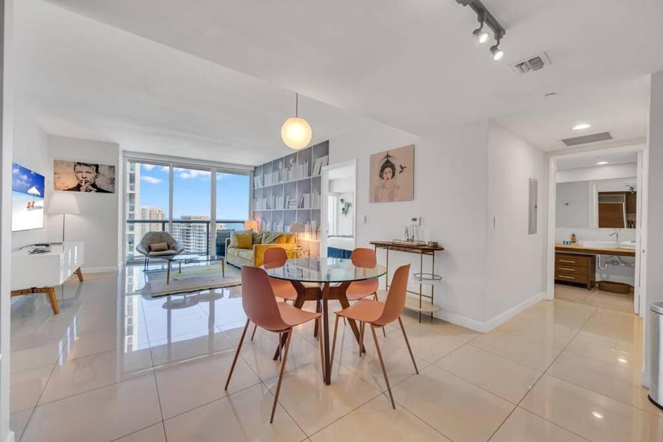 Icon Luxury 34th Floor Amazing Oceanview, Brickell Apartment in Brickell