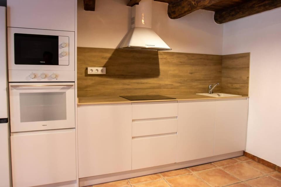 Kitchen or kitchenette, oven, stove