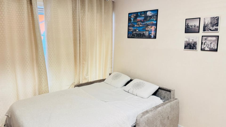 Un studio de luxe Les Champs Elysées Apartment in Paris