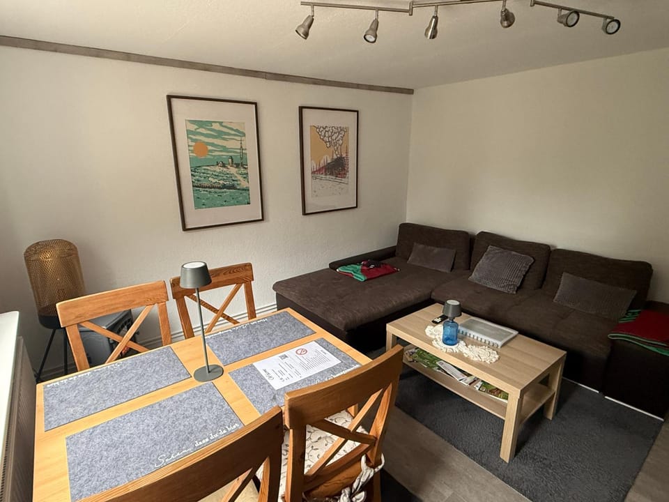 Communal lounge/ TV room, TV and multimedia, Living room, Dining area