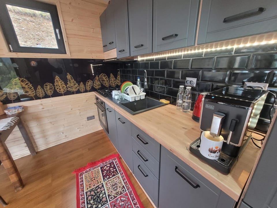 Coffee/tea facilities, kitchen