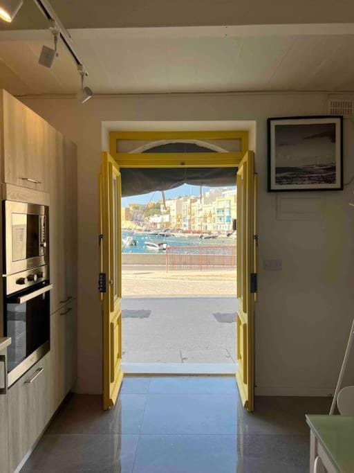 Kitchen or kitchenette, Sea view, Sea view, oven, pet friendly