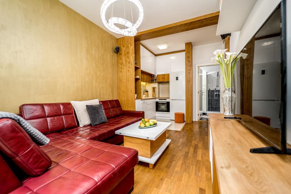 TV and multimedia, Kitchen or kitchenette, Living room, Seating area