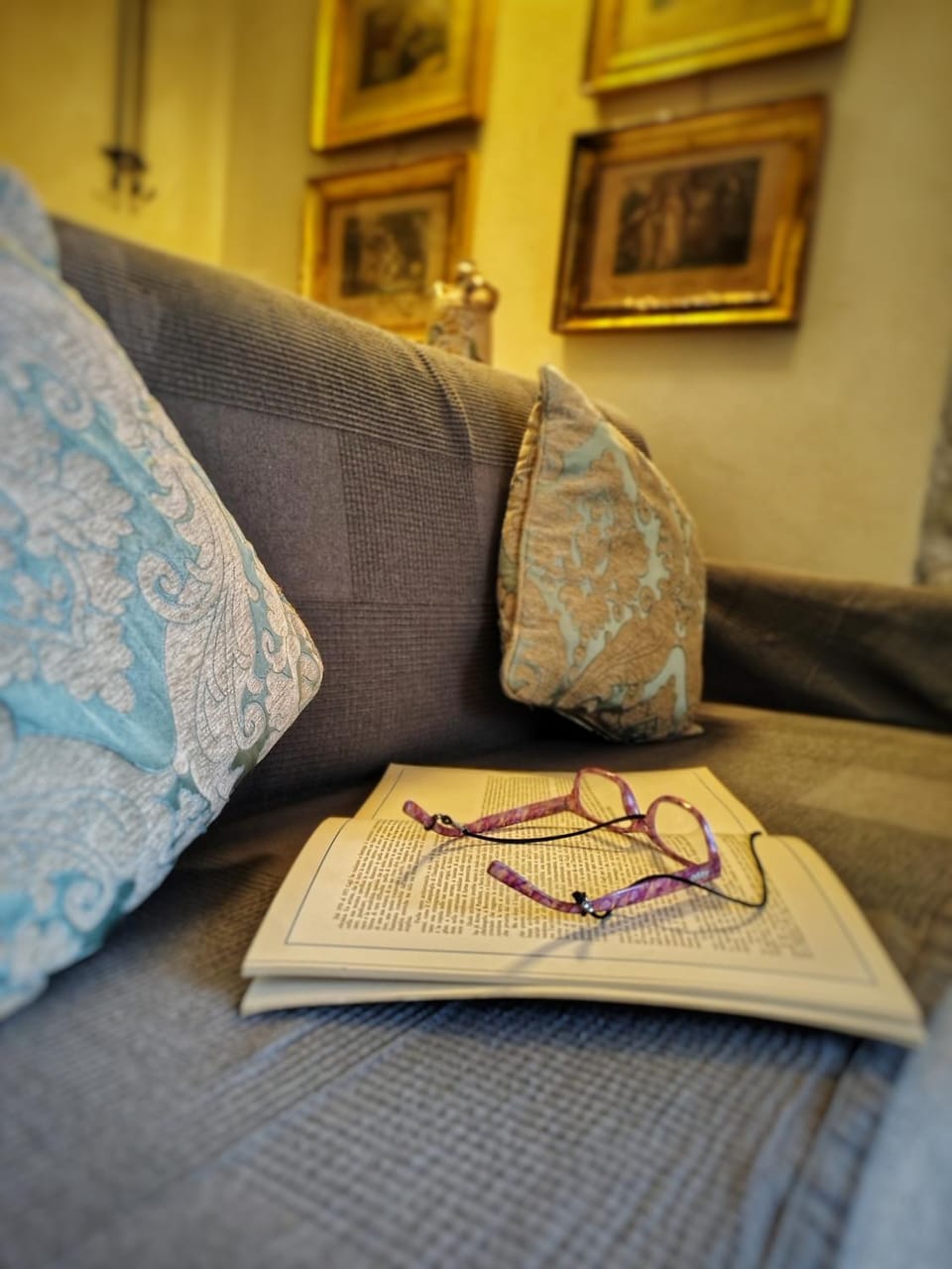 Living room, Decorative detail