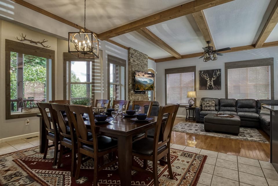 Living room, Dining area