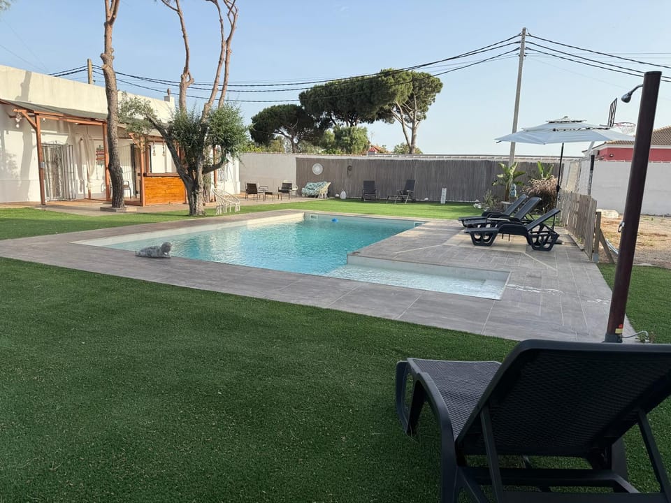Pool view, Swimming pool, sunbed
