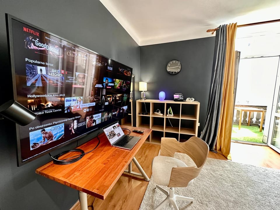 BEAUTY 2 WiFi 1 Gbs TV'80 Netflix HBO Disney+ Apartment in Warsaw