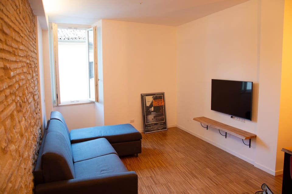 Communal lounge/ TV room, TV and multimedia