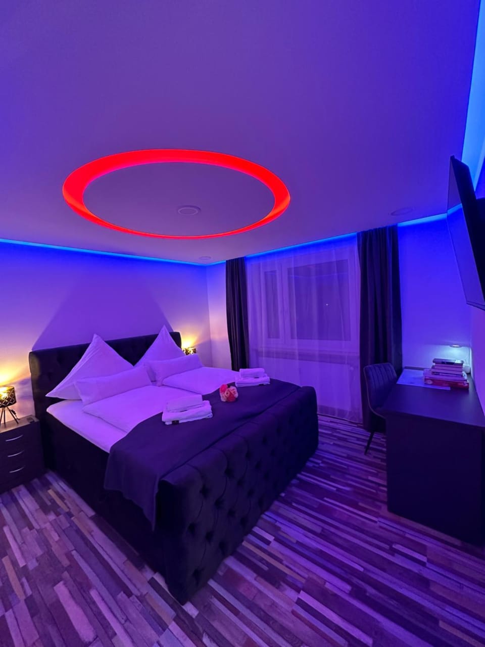 Bed, Photo of the whole room, Bedroom