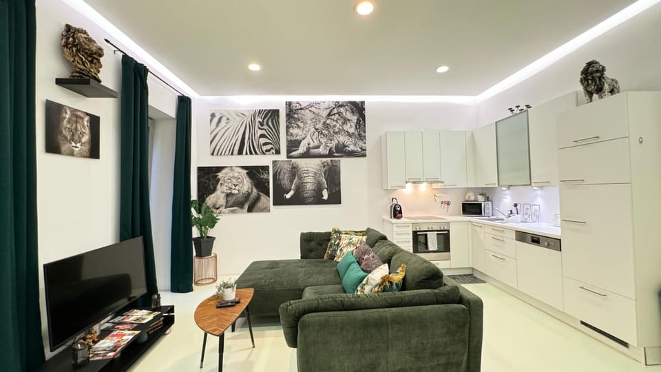 African Paradise with Jacuzzi & Sauna Apartment in Vienna