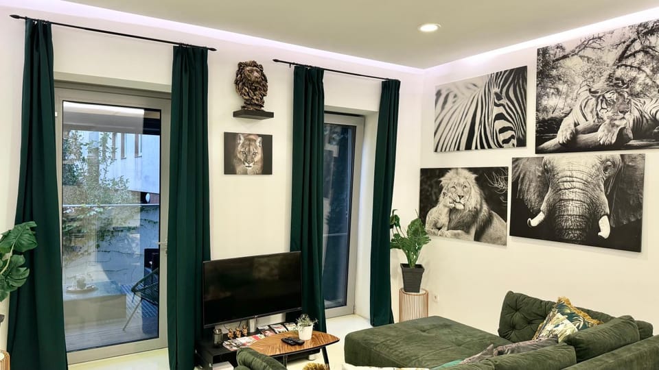African Paradise with Jacuzzi & Sauna Apartment in Vienna