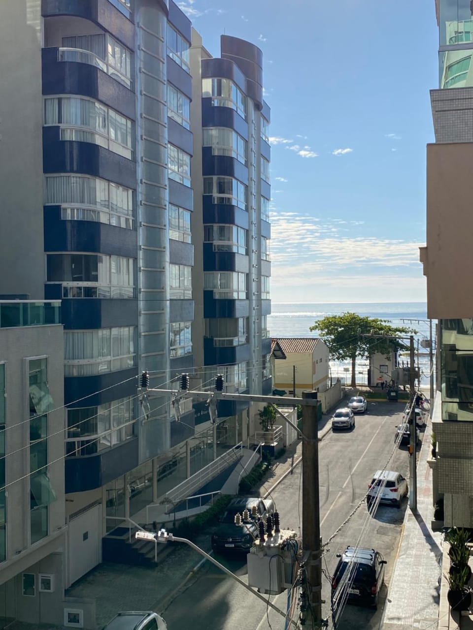 Day, Neighbourhood, Natural landscape, City view, Sea view, Street view, Location