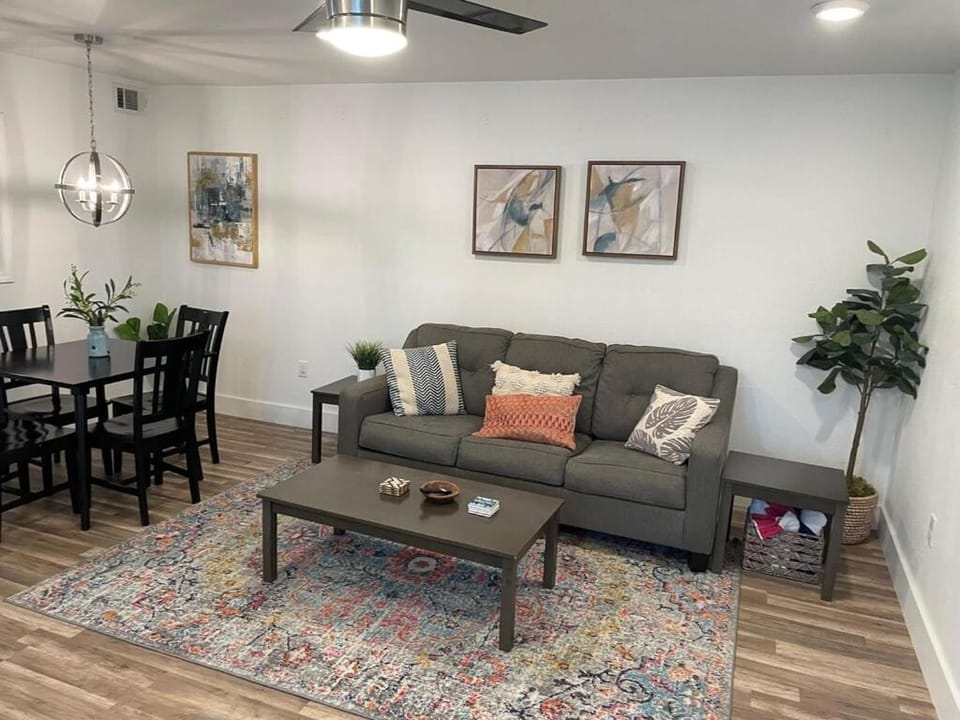 Living room, Seating area, Dining area, fireplace
