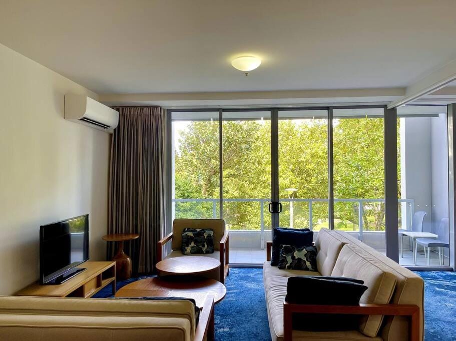 Oasis at Harbour Lights Cairns Apartment in Cairns
